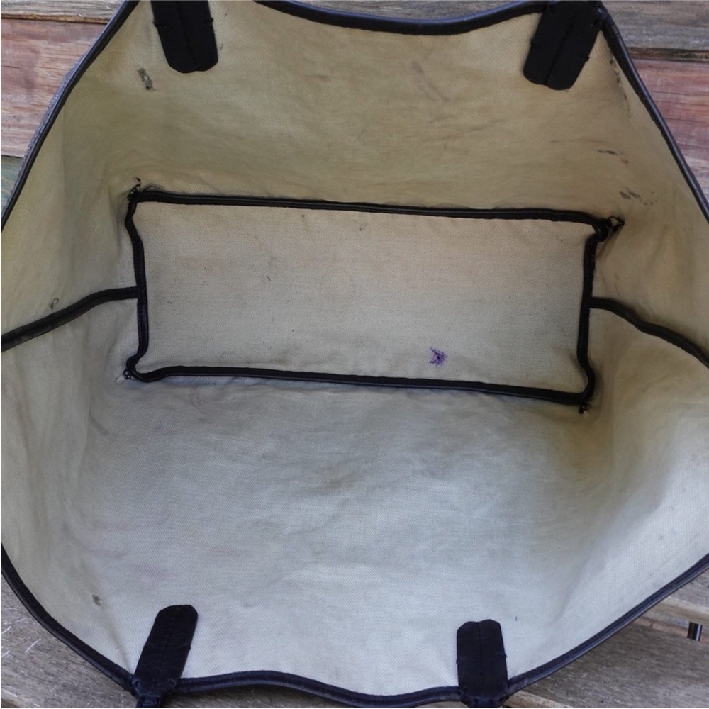 Reposhing goyard tote